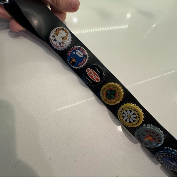 LE LITTLEARTH Soda Caps Black BELT! Unique! Seatbelt closure! Adjustable! Rubber - Picture 9 of 13